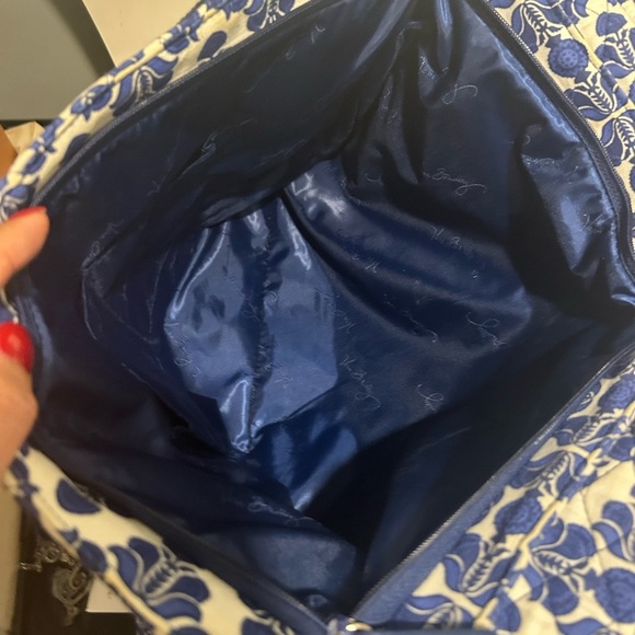 Vera Bradley Navy and White Floral Quilted Bag - Picture 3 of 9
